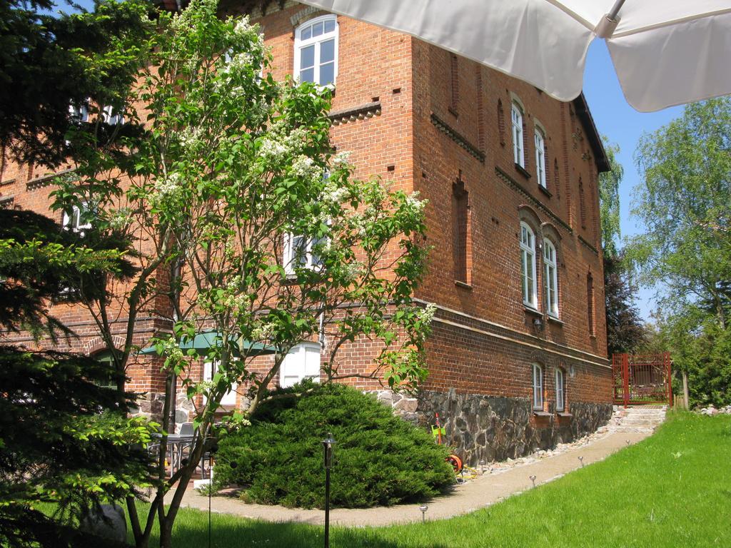 Gutshaus Zietlitz Hotel Dobbin-Linstow Exterior foto
