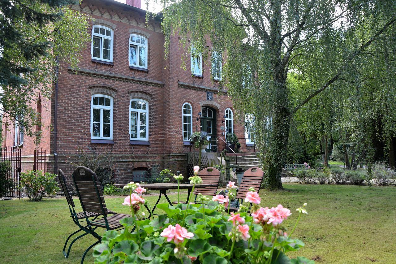 Gutshaus Zietlitz Hotel Dobbin-Linstow Exterior foto